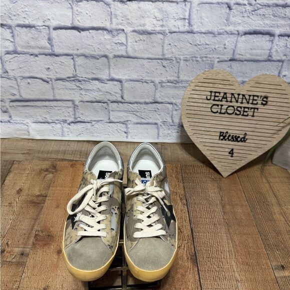 GOLDEN GOOSE
Super-Star Beige Camo Print Low Top Sneaker hard to find - Picture 8 of 16